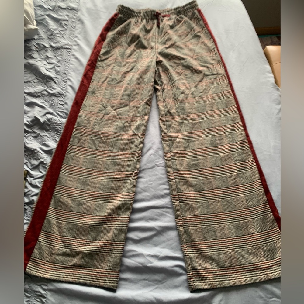 Forever 21 Plaid Wide-Leg Pants with Red Stripe

ALL REASONABLE OFFERS ACCEPTED